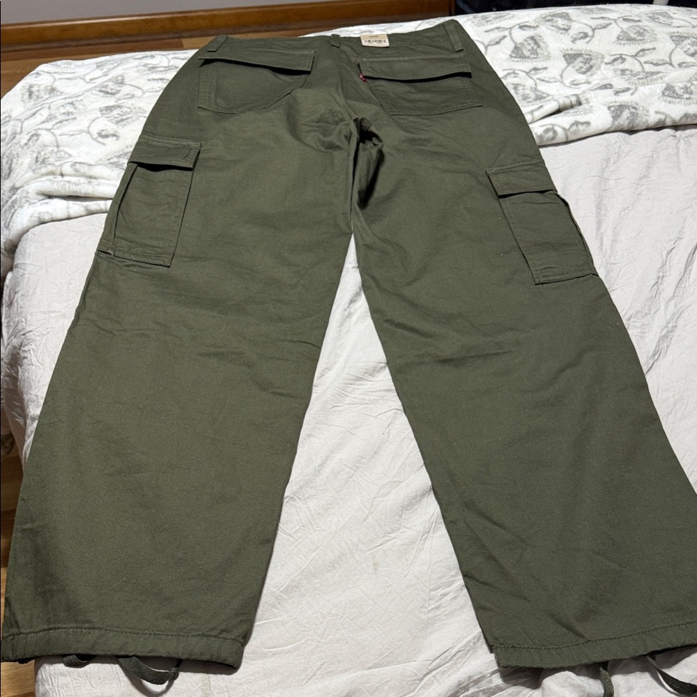 Levi's Women's Olive ‘94 Baggy Cargo Pants 3 pairs make an offer - Picture 4 of 6